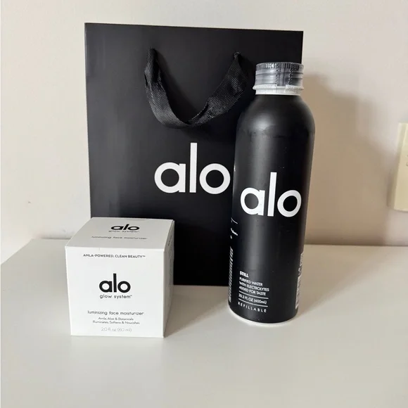 Alo Yoga Set 3pc: luminizing face moisturizer, bottle Alo, paper bag new color - Picture 2 of 6